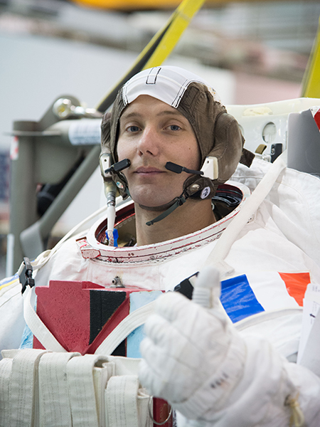 Thomas Pesquet est un cosmonaute ou un astronaute? Albane, 8 ans