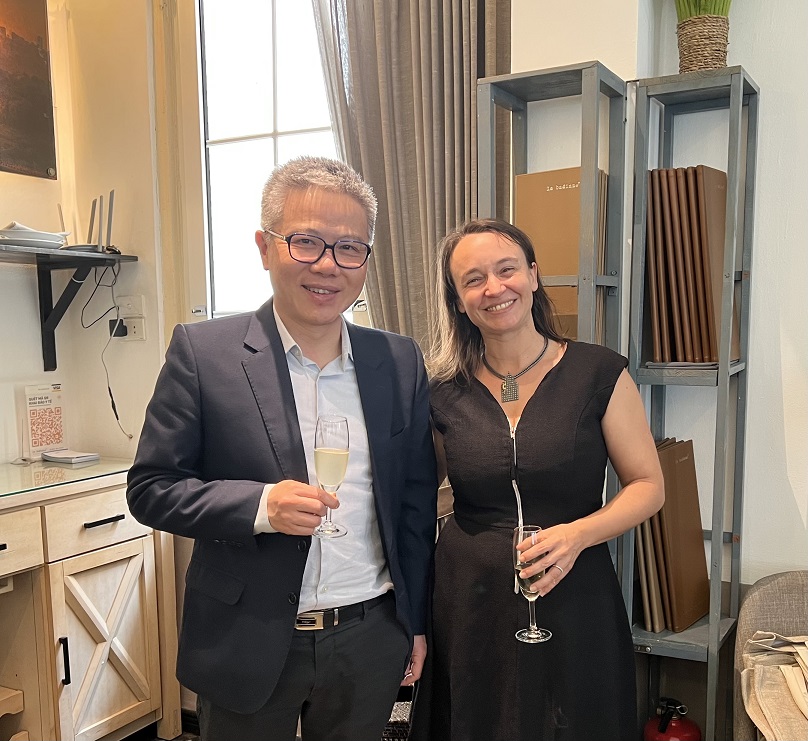 Madame Sophie Maysonnave - Conseillère de coopération et d'action culturelle rencontre Professeur Ngo Bao Chau - Médaille fields 2019